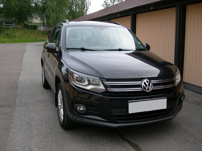 Din motive personale, imi donez masina. Volkswagen Tiguan 2.0-110 D-LEATHER