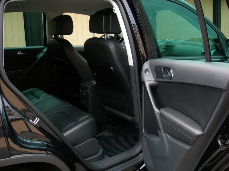 Din motive personale, imi donez masina. Volkswagen Tiguan 2.0-110 D-LEATHER