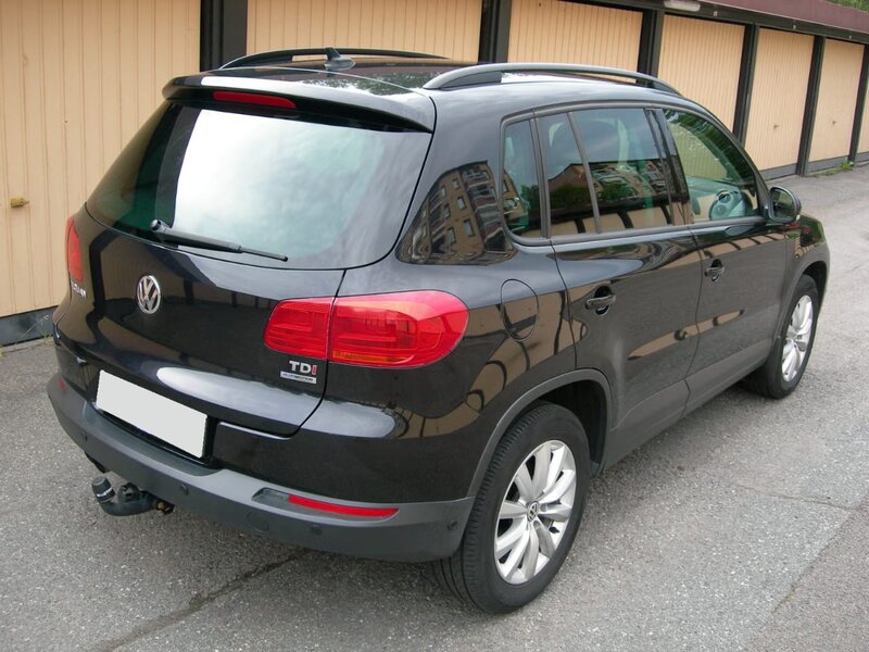 Din motive personale, imi donez masina. Volkswagen Tiguan 2.0-110 D-LEATHER