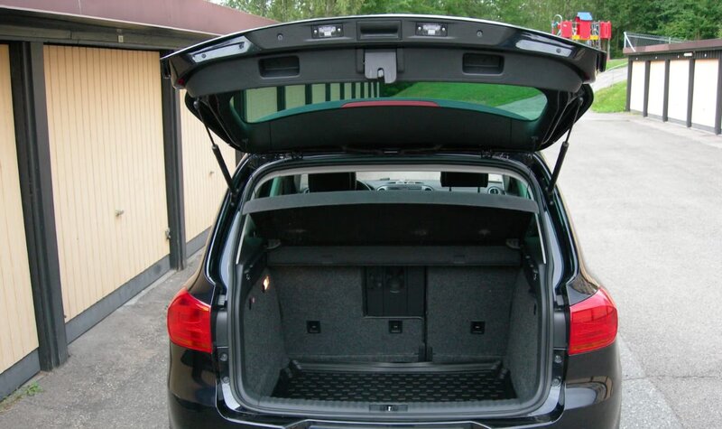 Din motive personale, imi donez masina. Volkswagen Tiguan 2.0-110 D-LEATHER